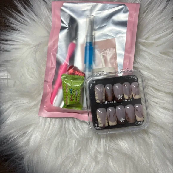 Custom press-on nails! - Picture 4 of 4